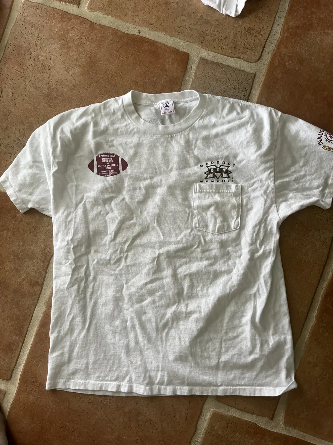 1995 memphis mad dogs graphic tee