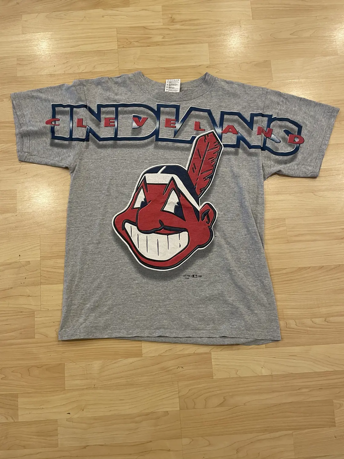 1998 Cleveland Indians Huge Chest Spellout Large